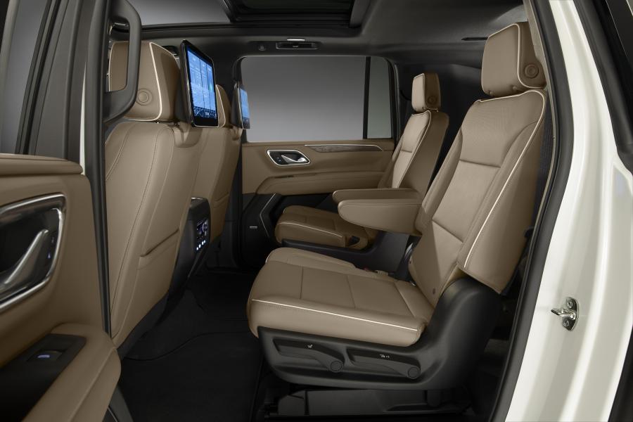Интерьер Chevrolet Suburban High Country 2020 года  (фото 3 из 21)